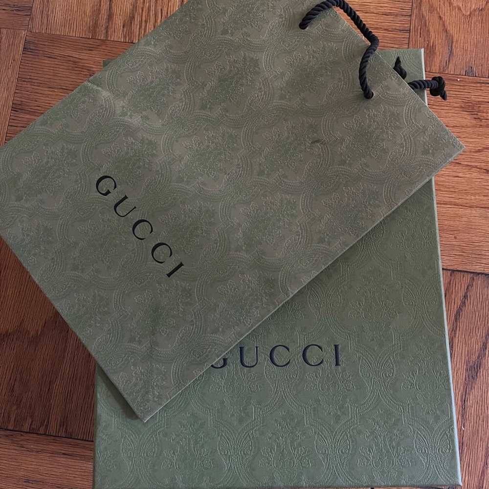 Gucci Angelina Slides w/ Gucci green Embroided Box. - Picture 8 of 9